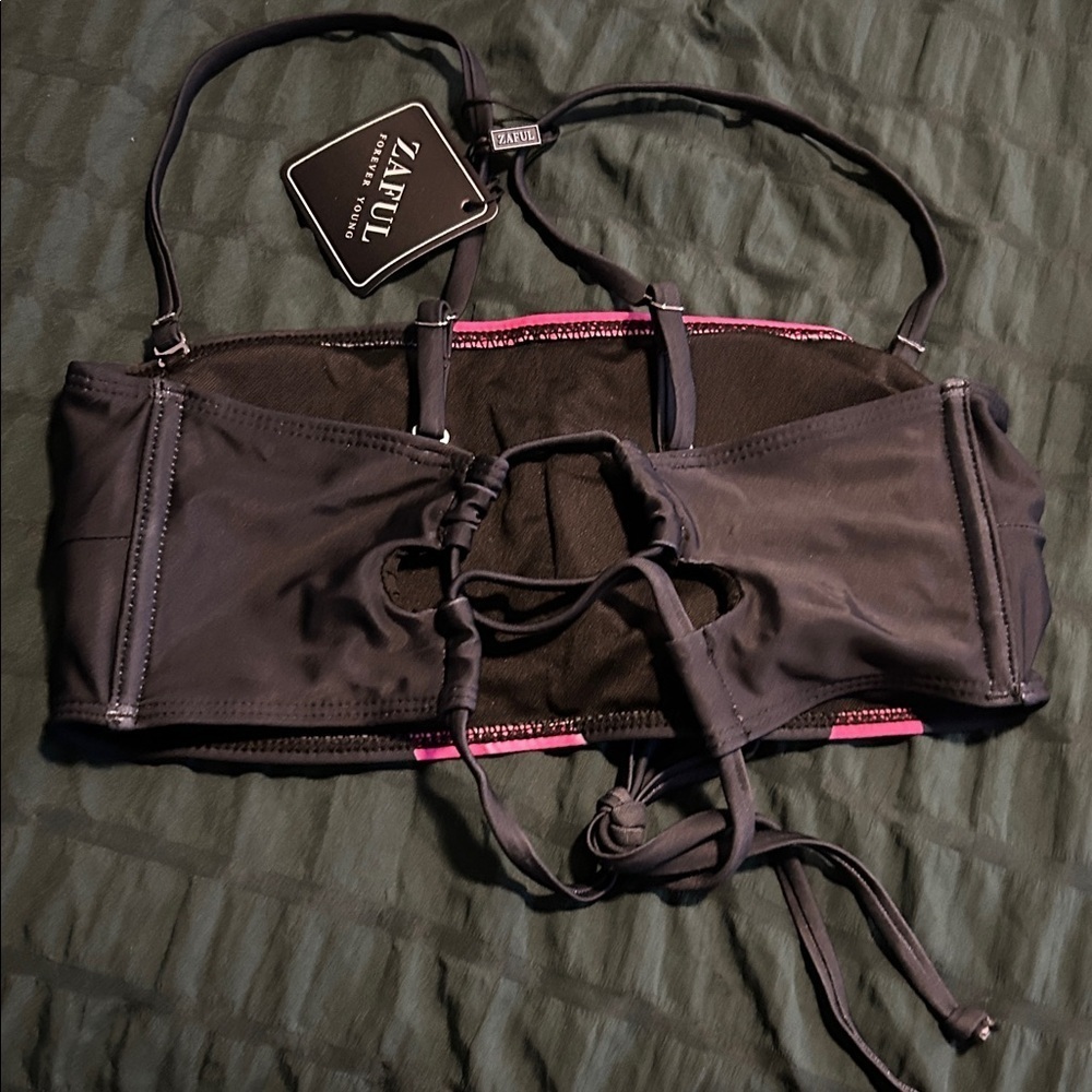 Zaful Black and Pink Floral Bikini with detachable straps - Picture 3 of 7